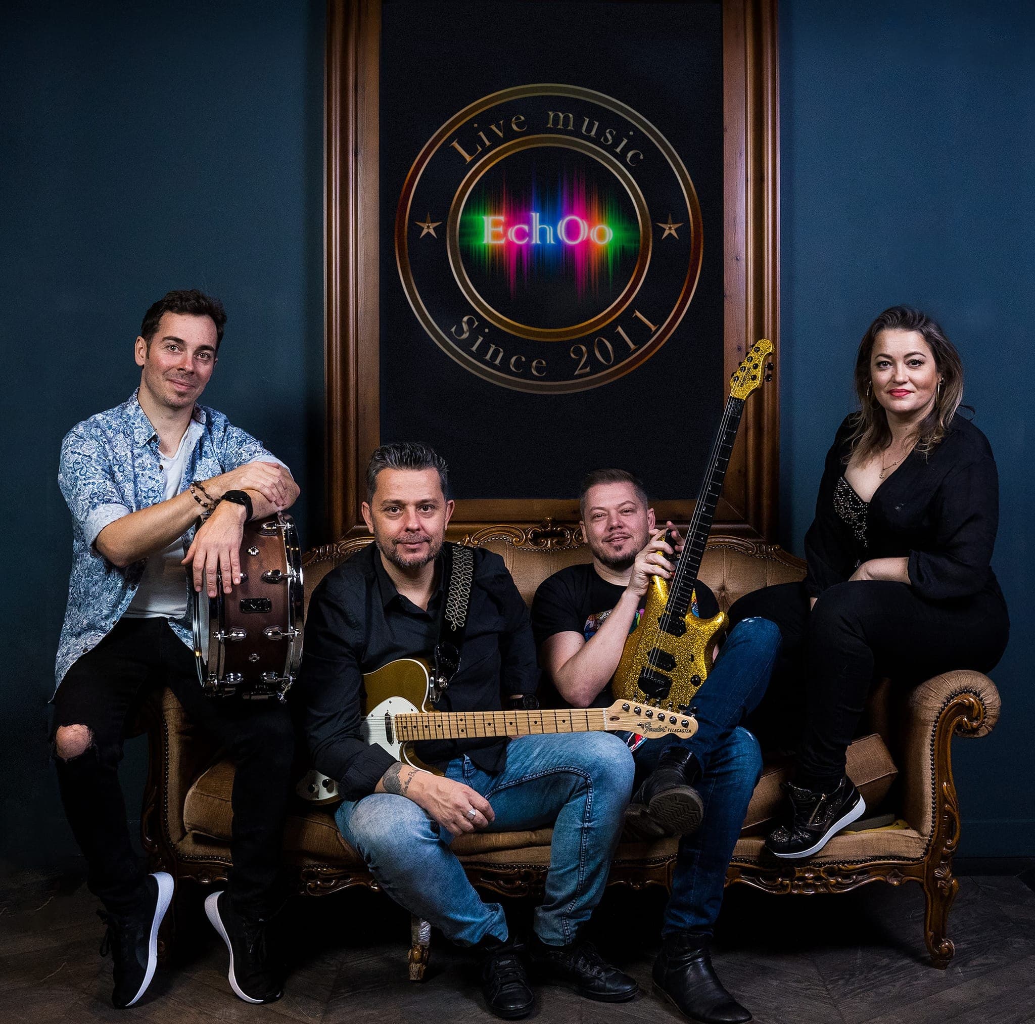 Los miembros del grupo EchOo en concierto